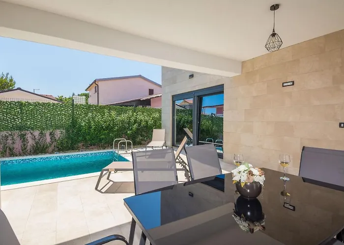 Holiday home Ivi Vir