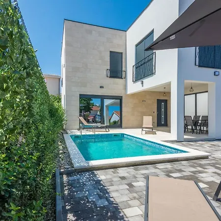 Ivi Holiday home