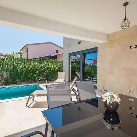 Holiday home Ivi Vir