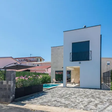 Ivi Holiday home *