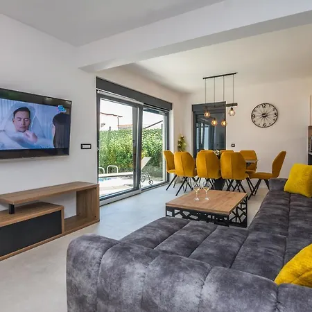 Ivi Holiday home