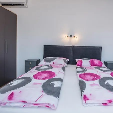 Holiday home Ivi *